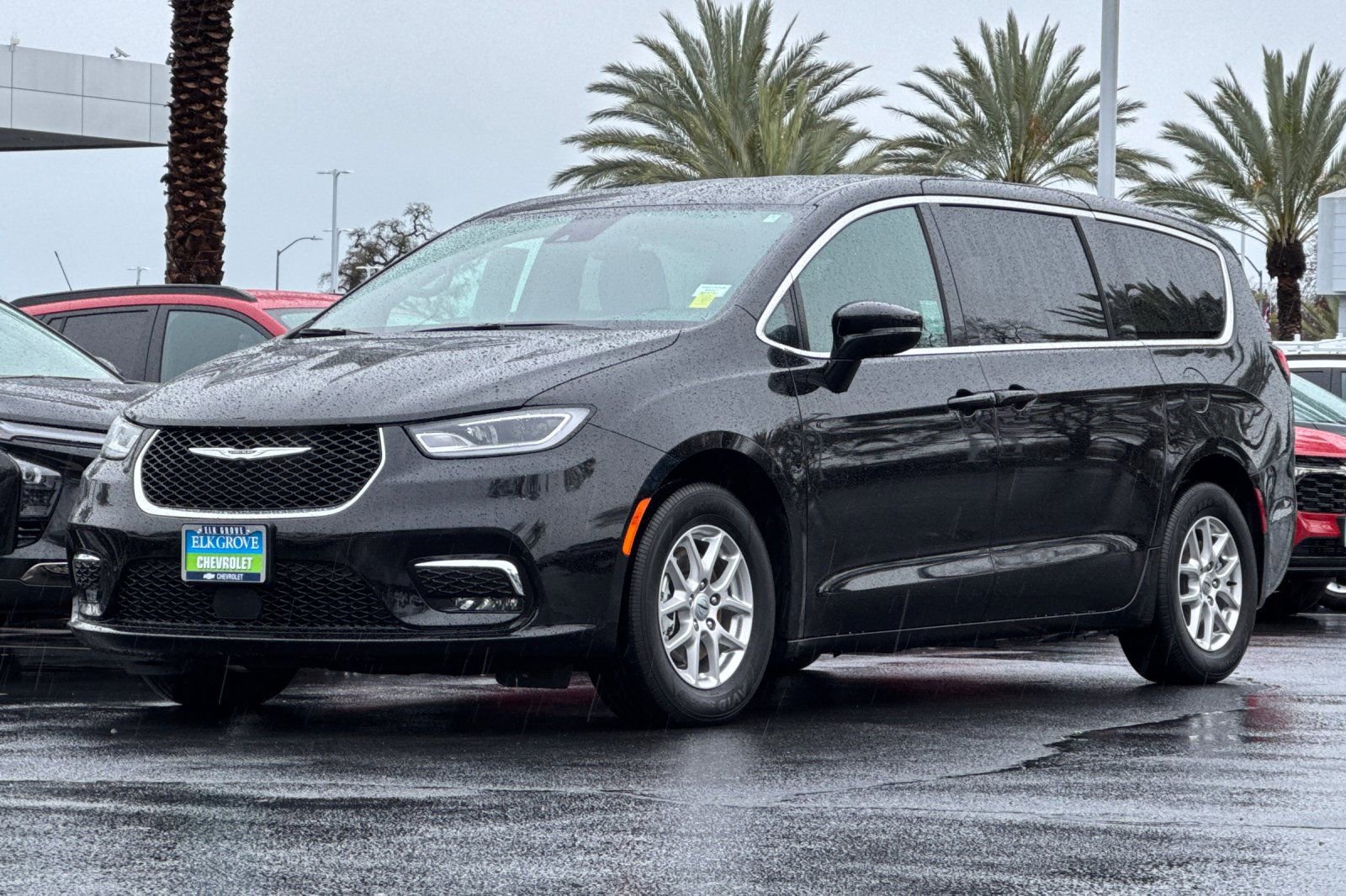 Used 2025 Chrysler Pacifica Select image 7