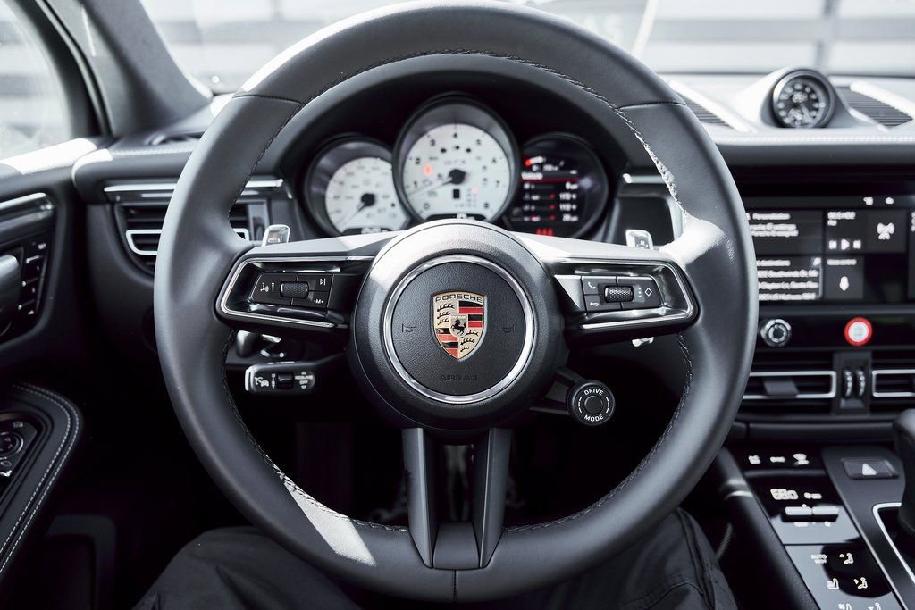 Used 2025 Porsche Macan GTS AWD/4WD image 55