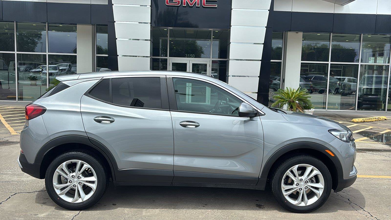 Certified 2023 Buick Encore GX Preferred w/ Cold Weather Comfort Package AWD/4WD image 8
