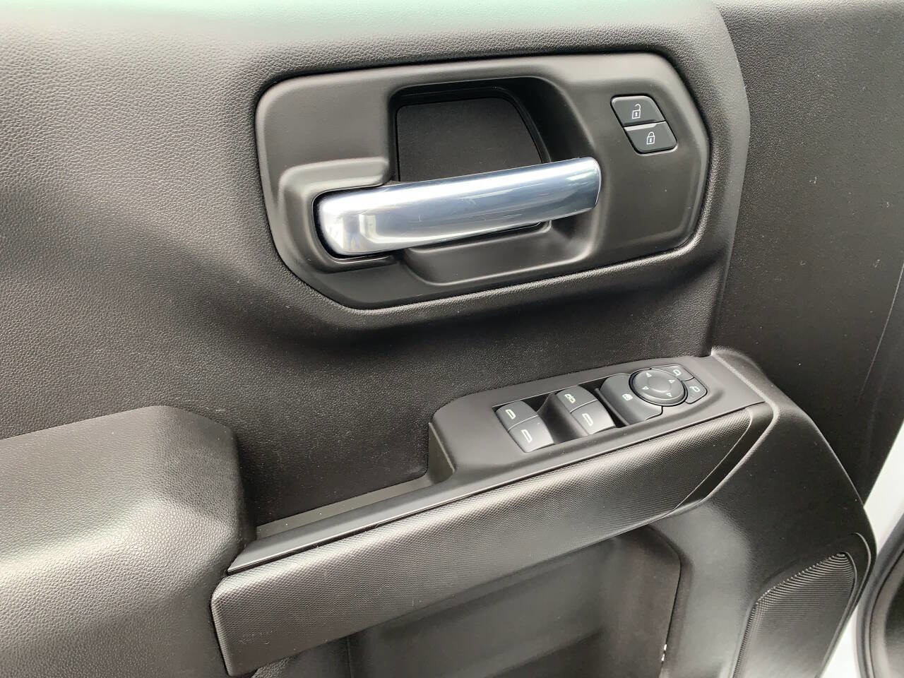 Used 2023 GMC Sierra 1500 Pro w/ Graphite Edition AWD/4WD image 9