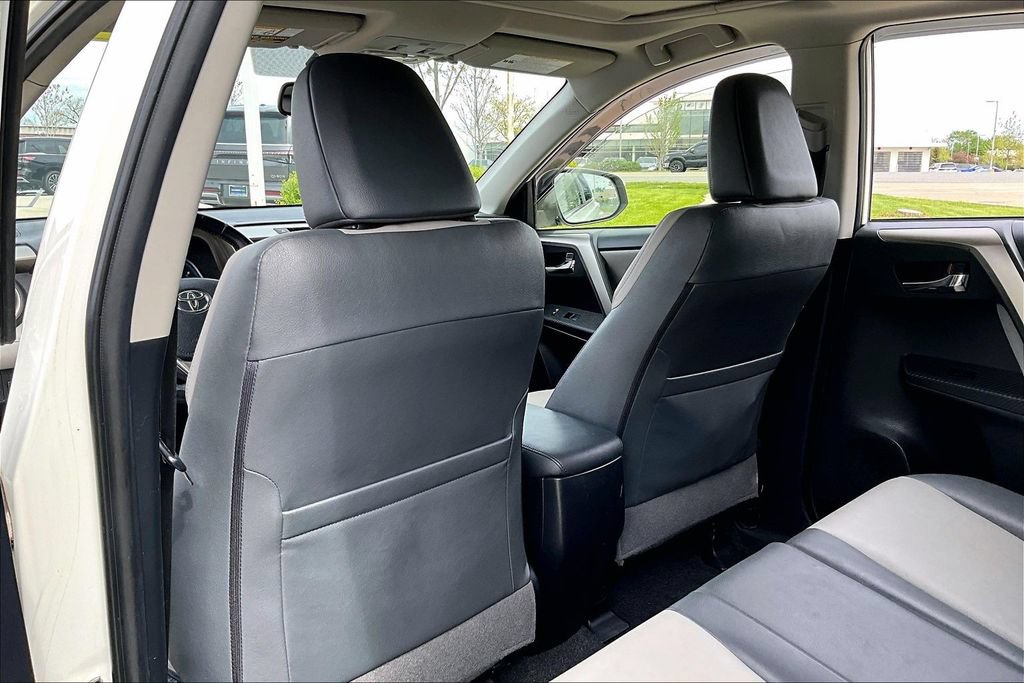 Used 2015 Toyota RAV4 Limited AWD/4WD image 31