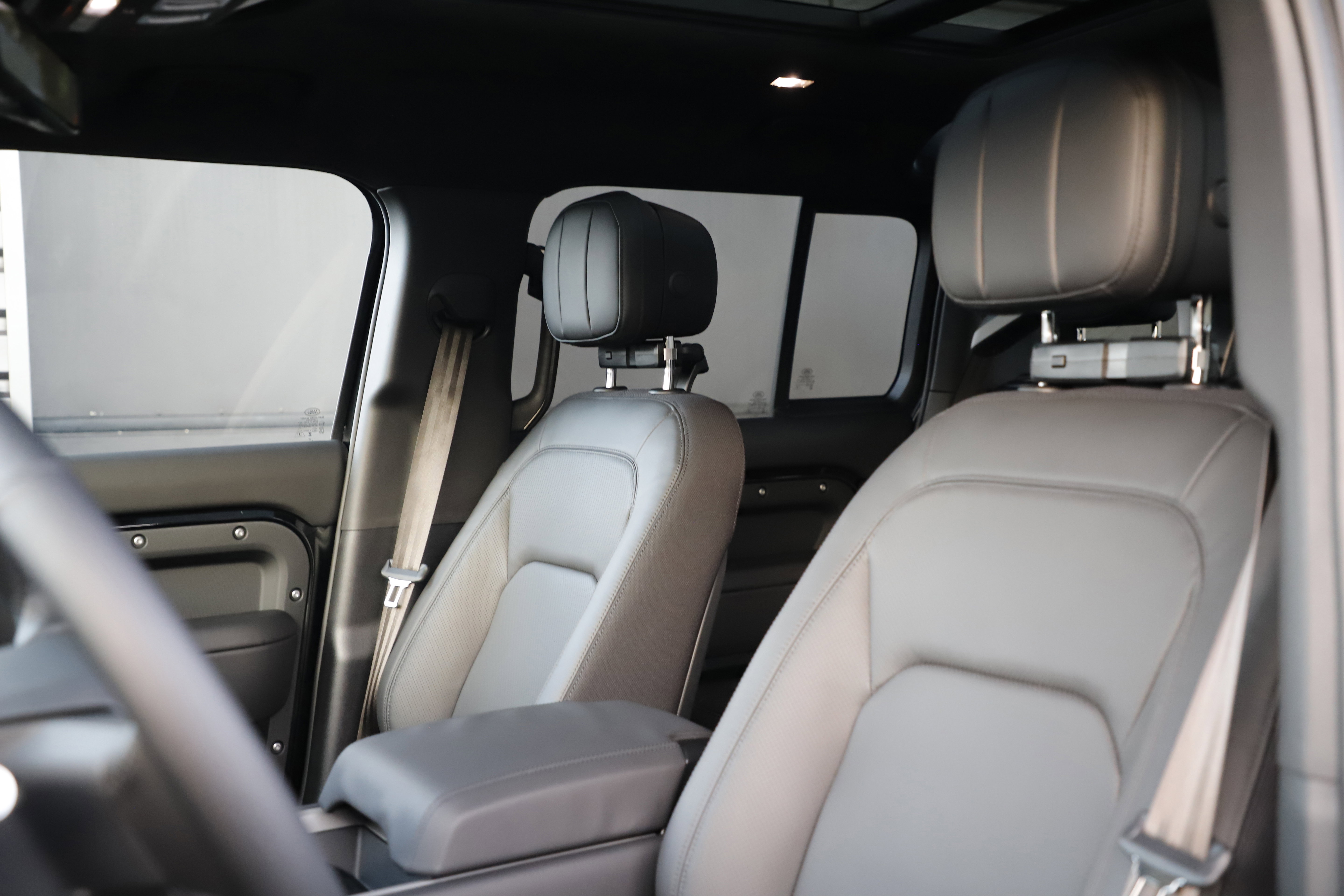 New 2025 Land Rover Defender 110 X AWD/4WD image 13