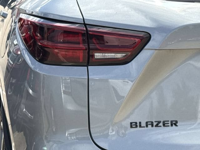 Used 2025 Chevrolet Blazer RS FWD image 6