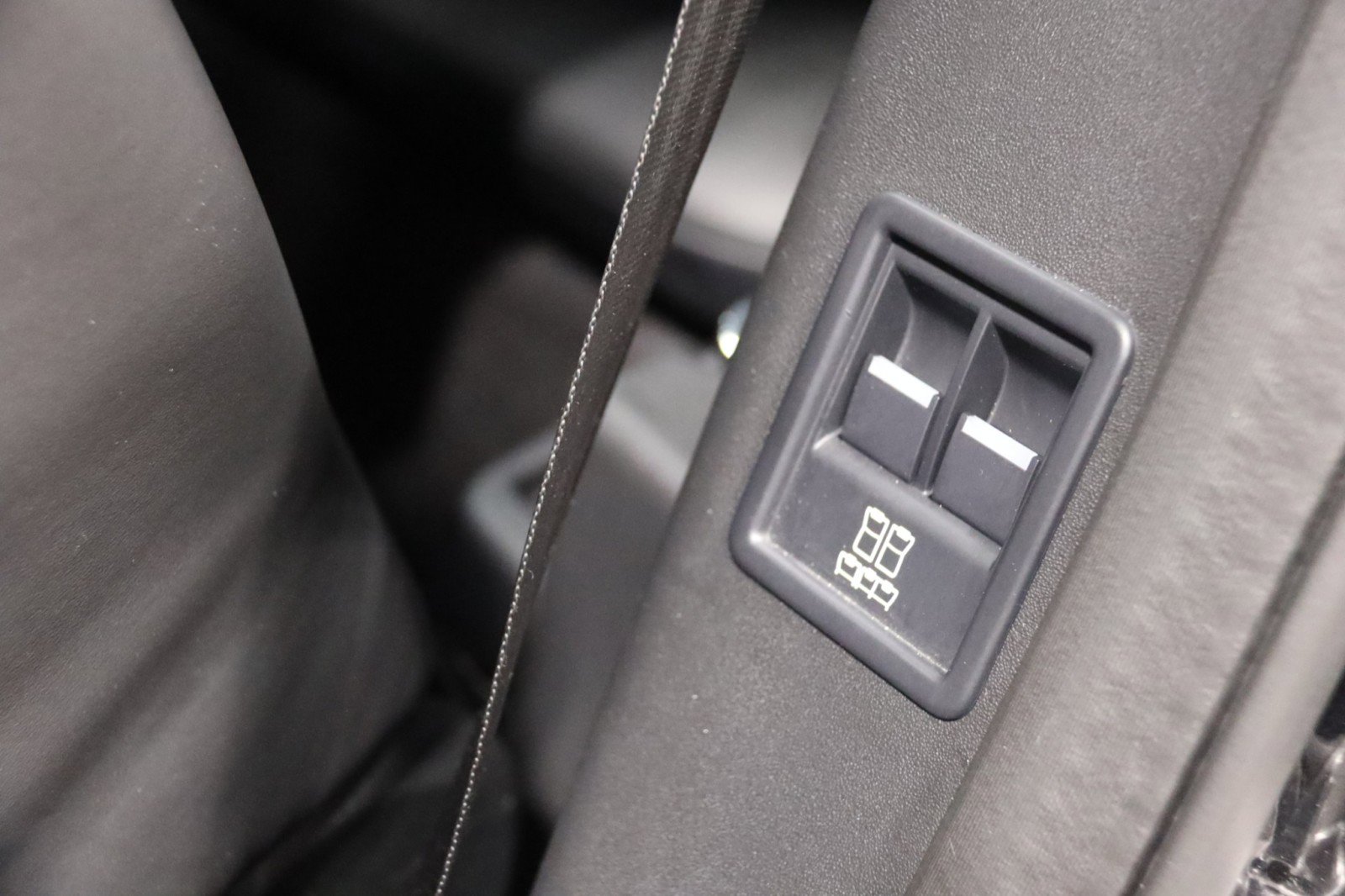 Used 2020 Land Rover Discovery HSE image 42