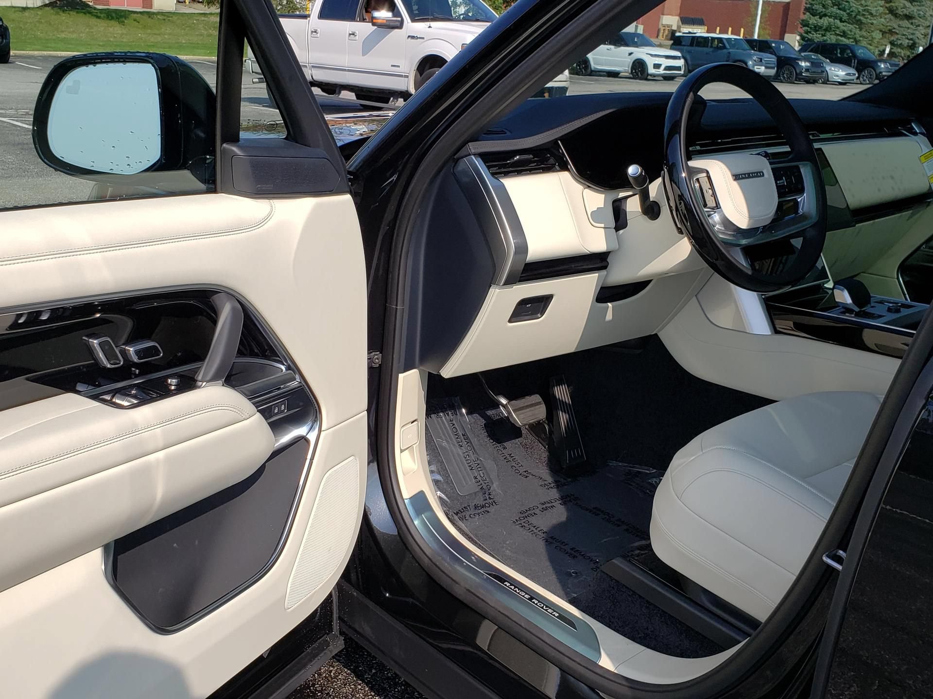 New 2027 Land Rover Range Rover Long Wheelbase SE AWD/4WD image 9