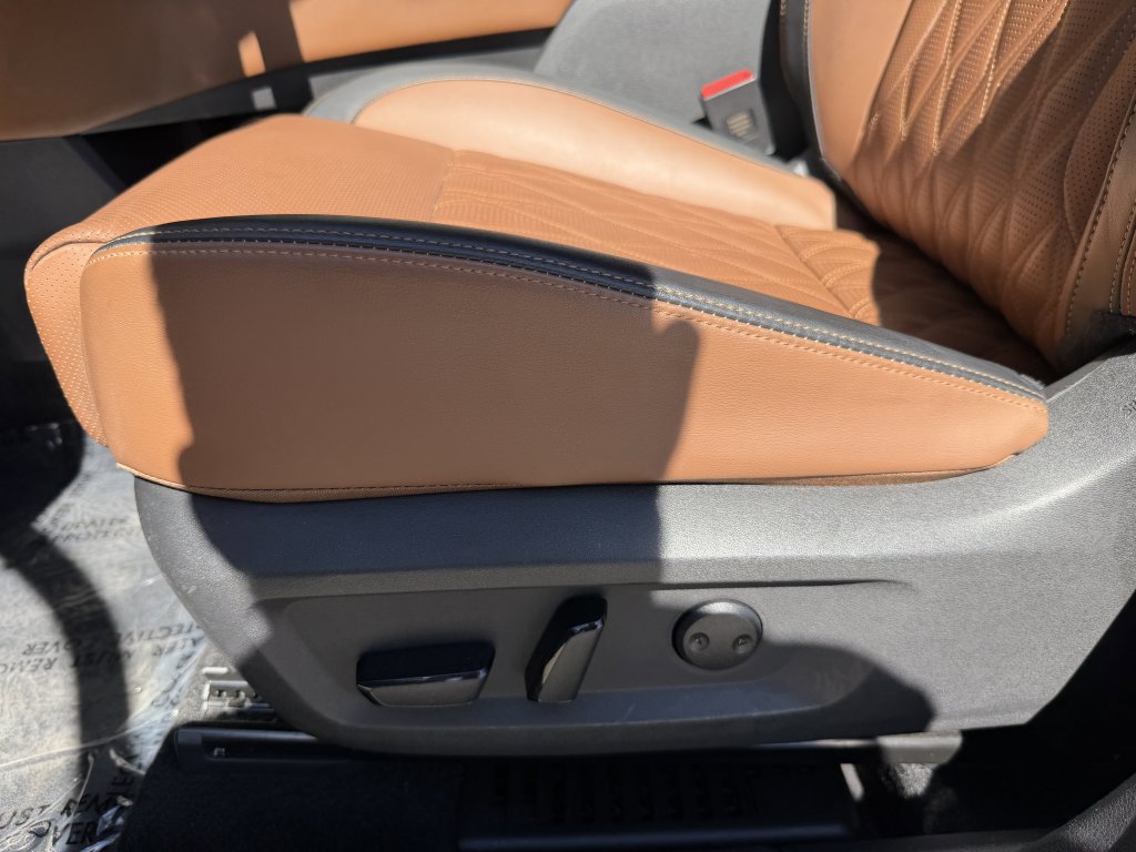 Used 2025 Nissan Rogue Platinum w/ Tech Package image 32