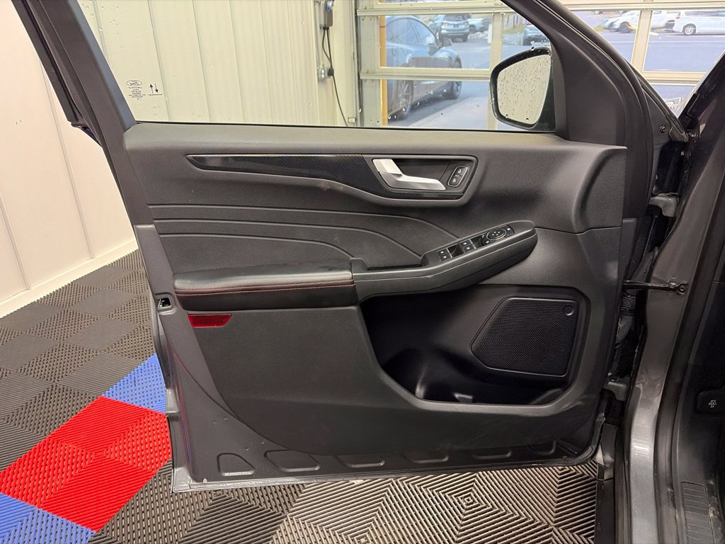 Used 2023 Ford Escape ST-Line Select AWD/4WD image 10