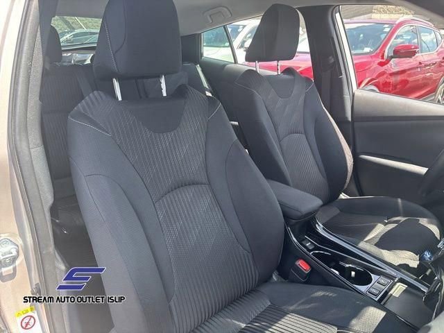 Used 2022 Toyota Prius Prime LE image 10