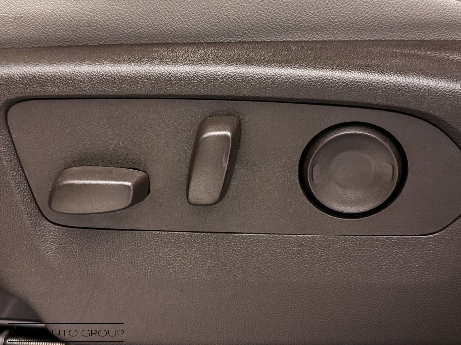 Used 2024 Chevrolet Suburban LT w/ Luxury Package RWD image 22