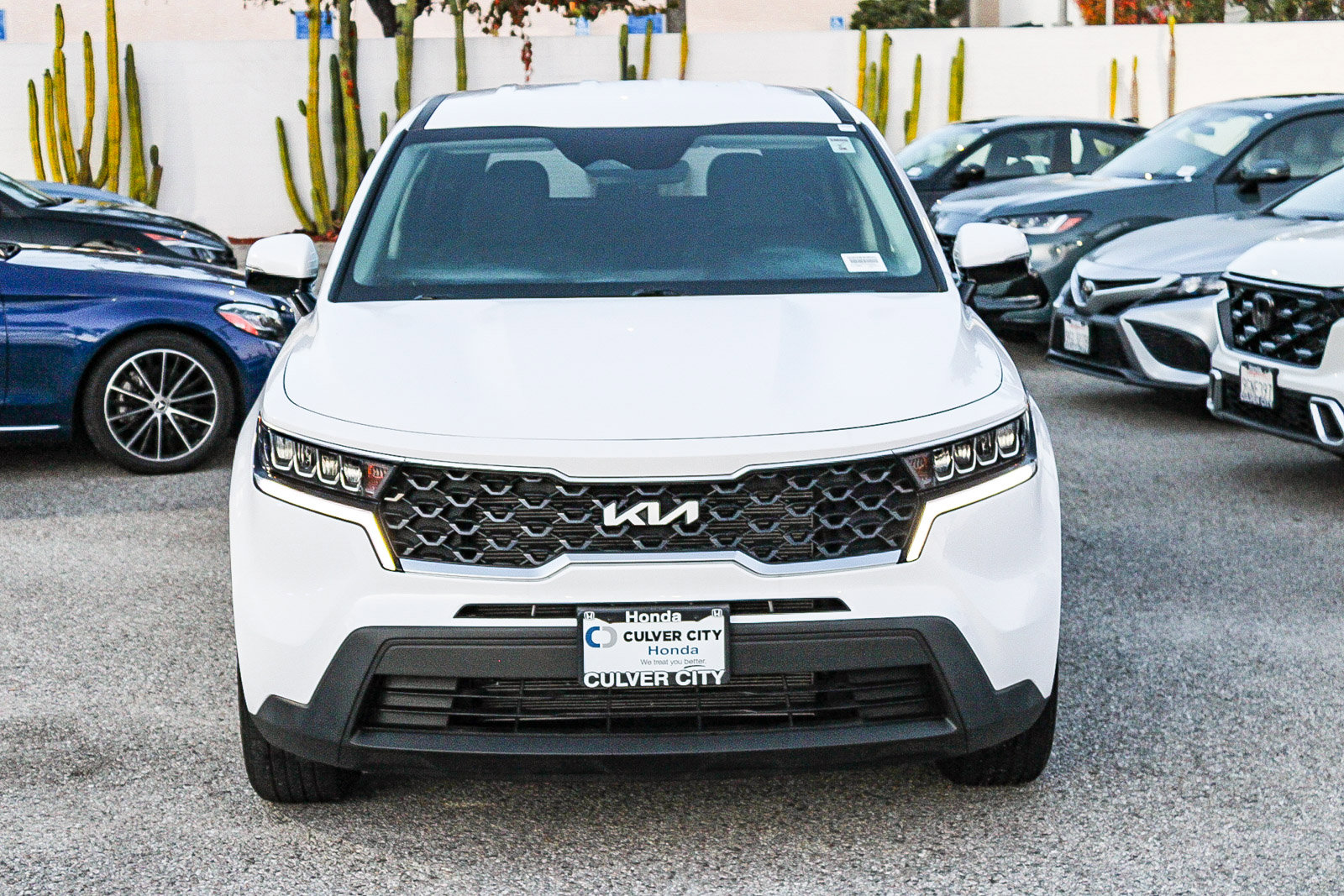 Used 2023 Kia Sorento LX image 2