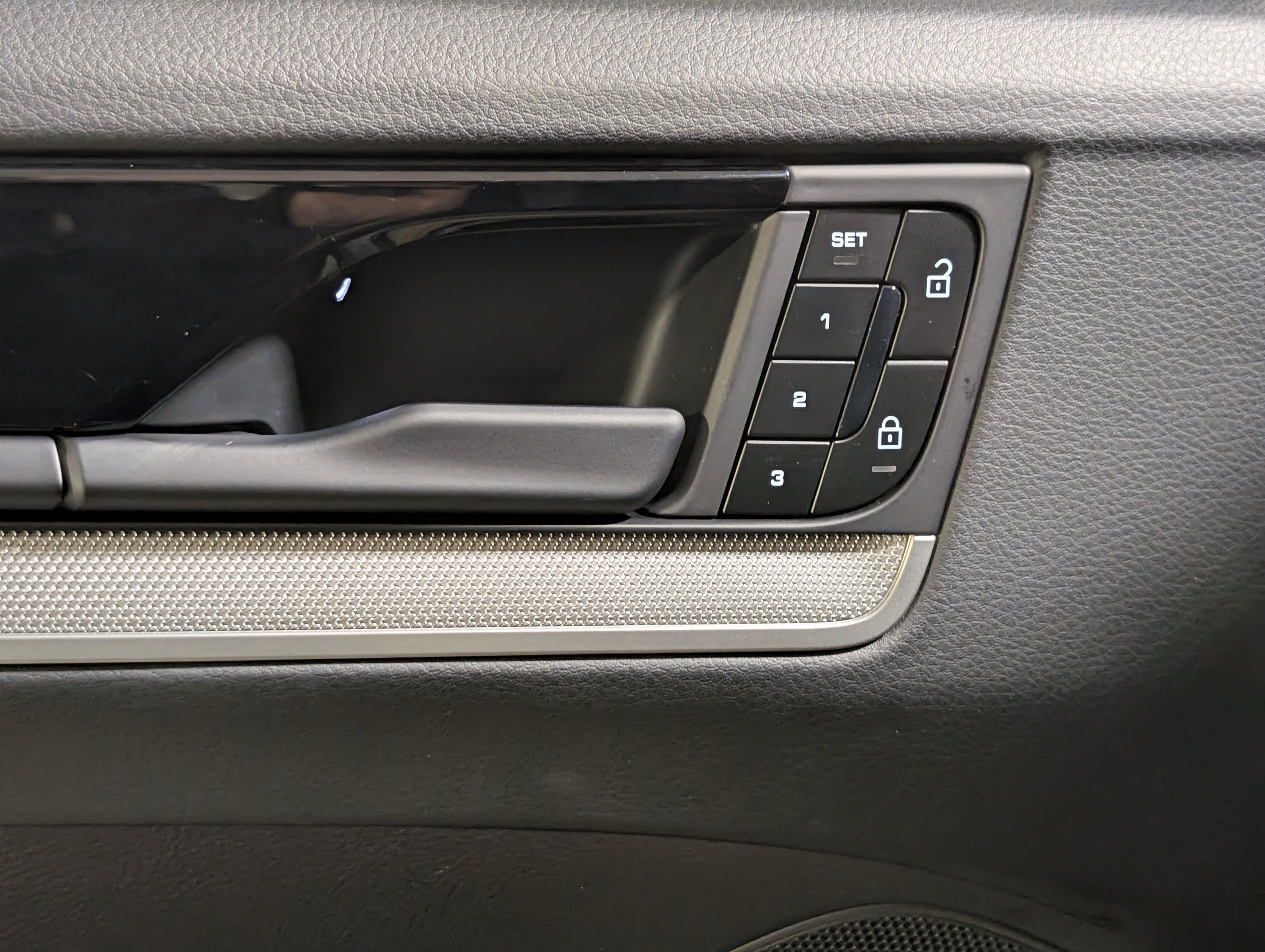 Certified 2024 Porsche Cayenne AWD/4WD image 20