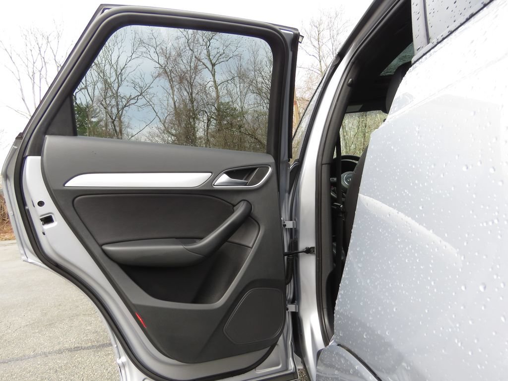 Used 2018 Audi Q3 2.0T Premium w/ Convenience Package AWD/4WD image 19