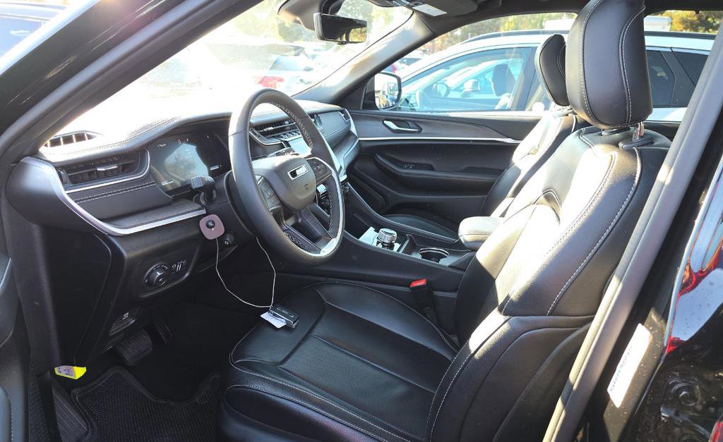 Used 2024 Jeep Grand Cherokee L Limited w/ Luxury Tech Group II image 6