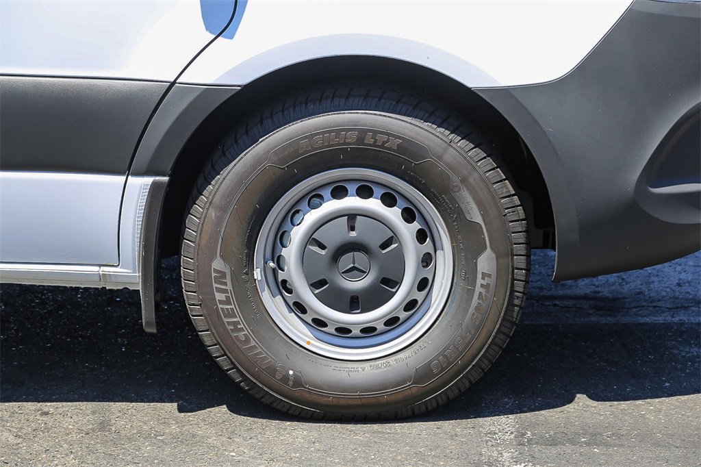 Used 2024 Mercedes-Benz eSprinter 170 Cargo image 11