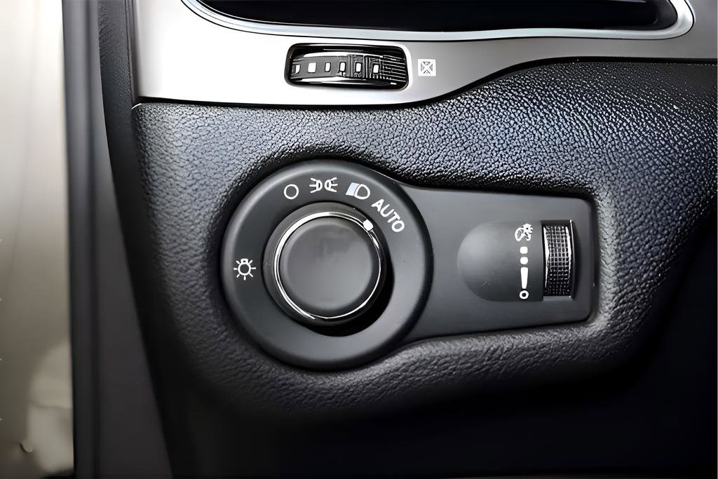 Used 2021 Jeep Cherokee Latitude FWD image 27