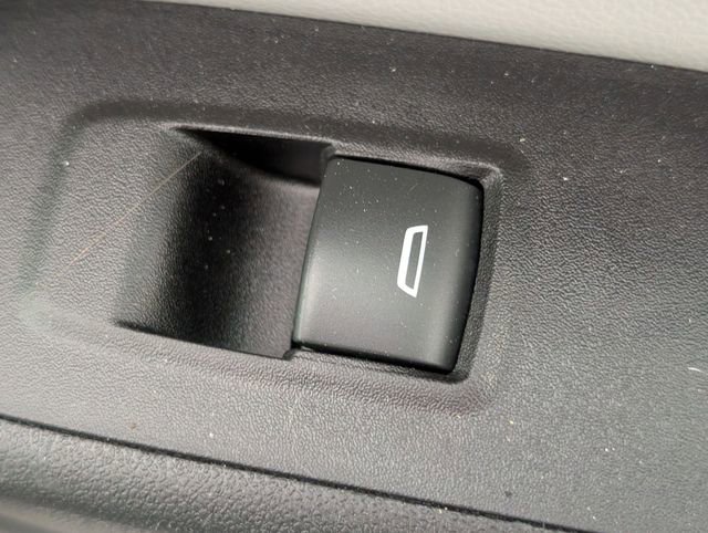 Used 2018 Chevrolet Equinox LT image 34