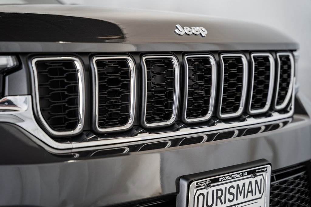 New 2025 Jeep Grand Cherokee Laredo X w/ Luxury Tech Group I image 11