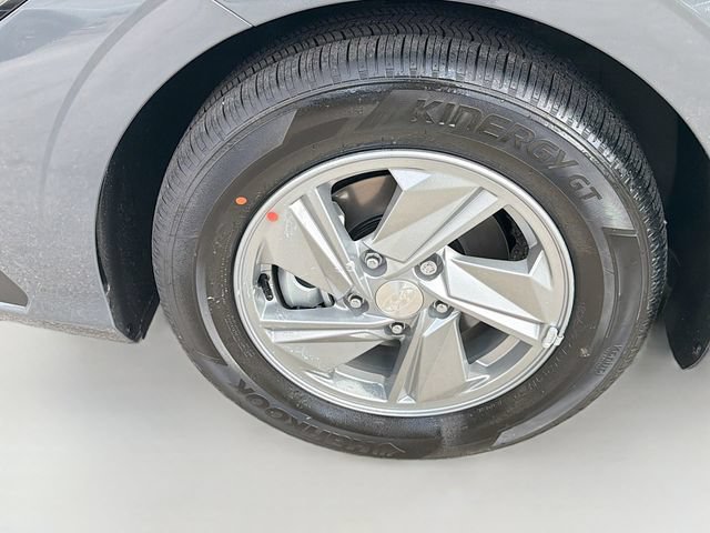 New 2026 Hyundai Elantra SE FWD image 30