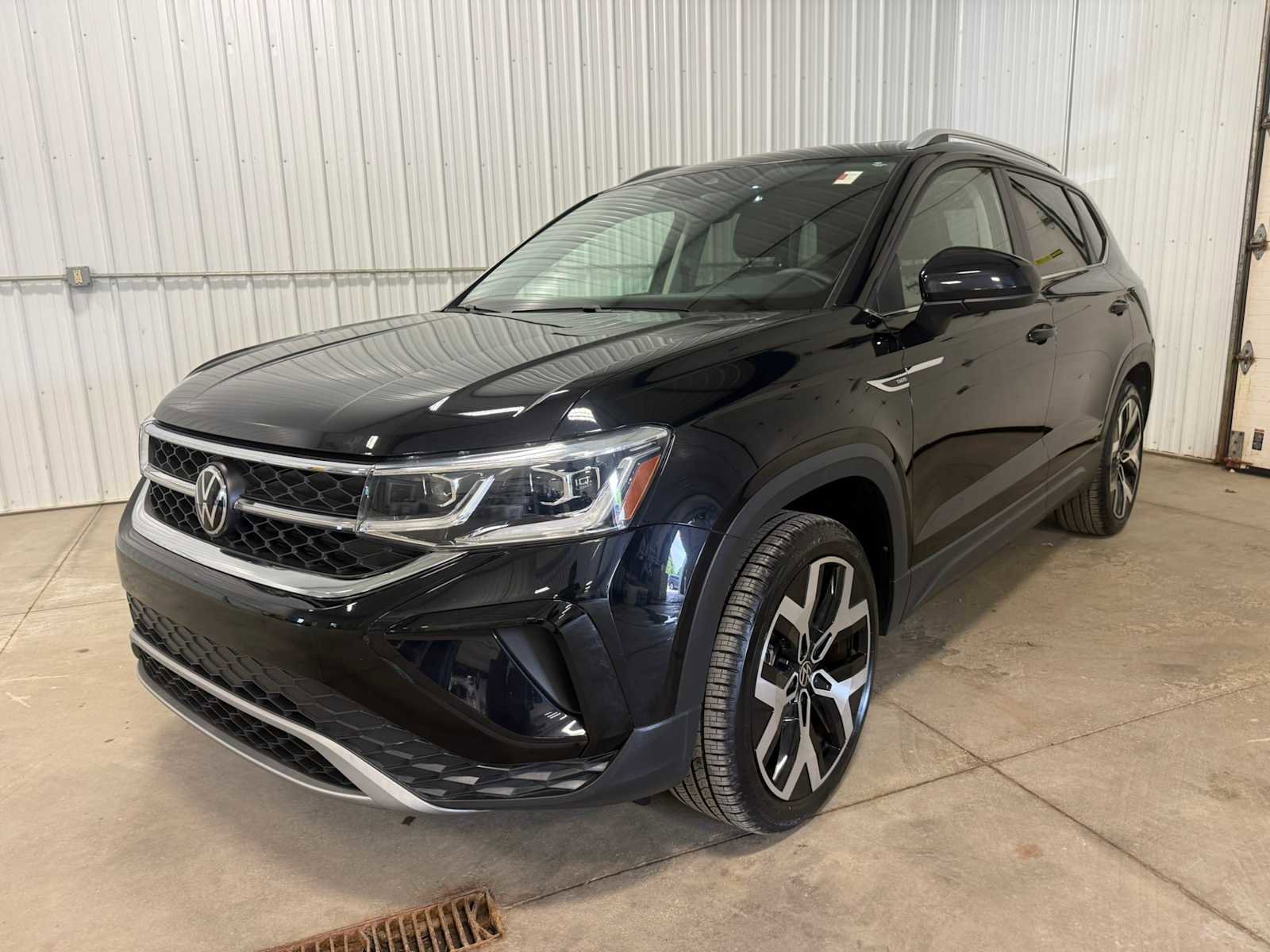 Certified 2023 Volkswagen Taos SEL AWD/4WD image 1