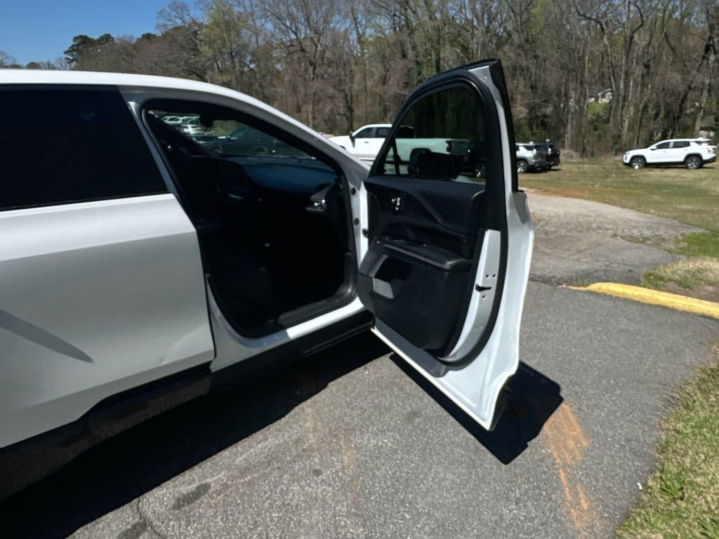 Used 2024 Cadillac Lyriq Sport image 31