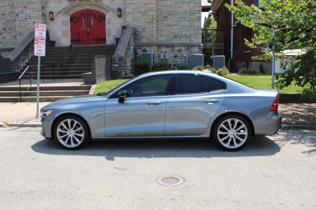 Used 2021 Volvo S60 T5 Momentum image 4