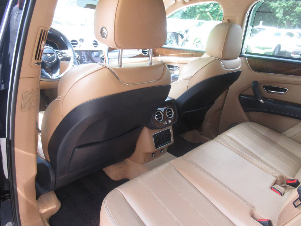 Used 2018 Bentley Bentayga AWD/4WD image 25