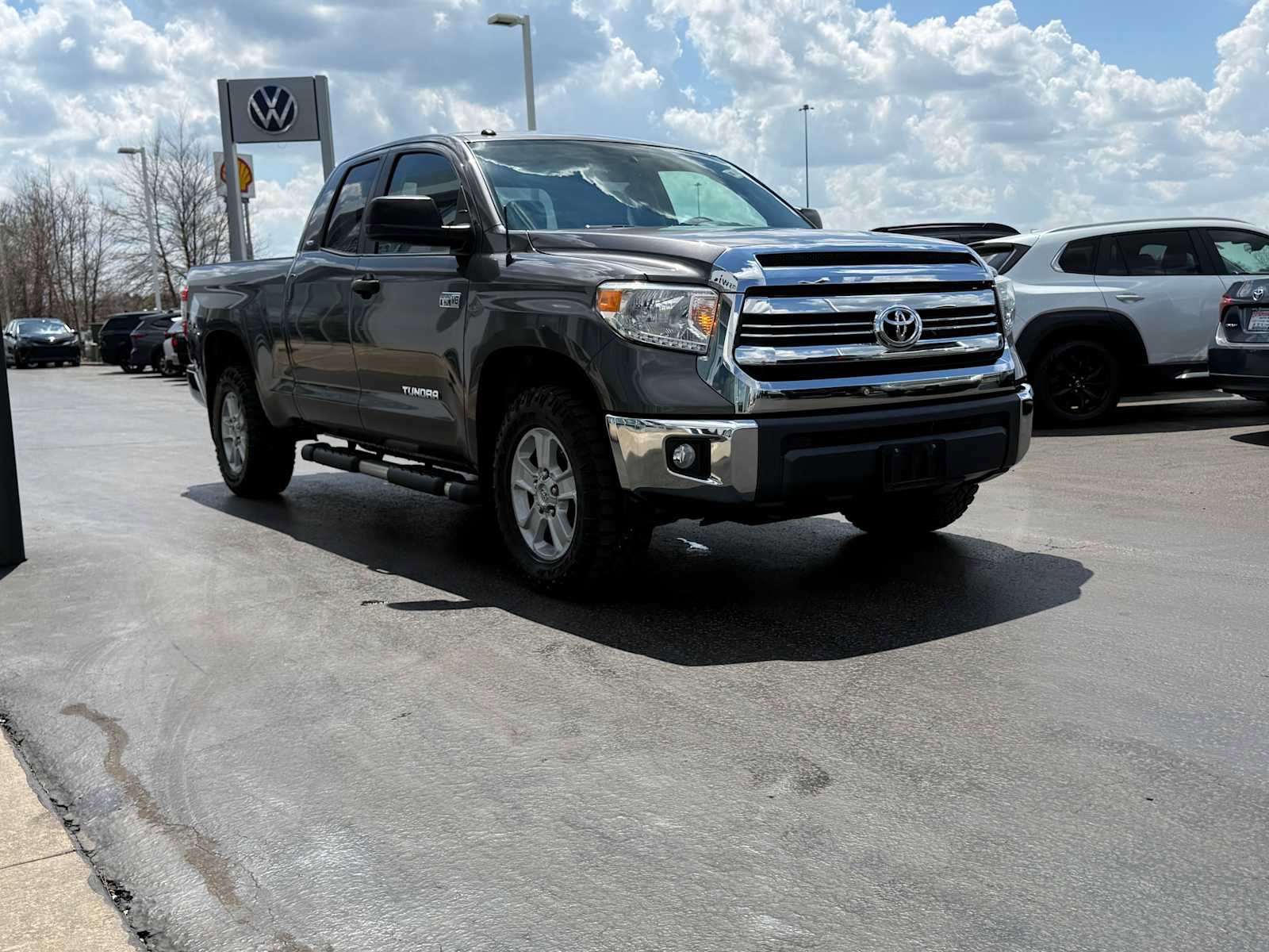 Used 2016 Toyota Tundra SR5 w/ SR5 Upgrade Package AWD/4WD image 3