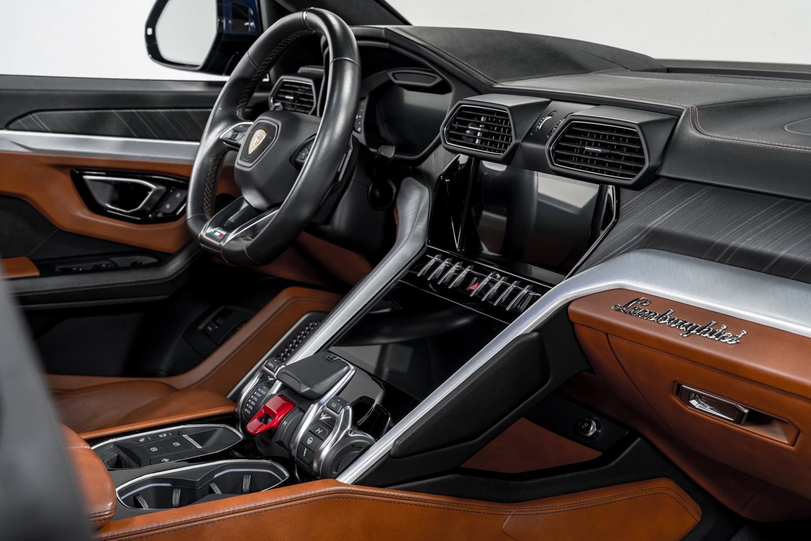 Used 2021 Lamborghini Urus AWD/4WD image 37