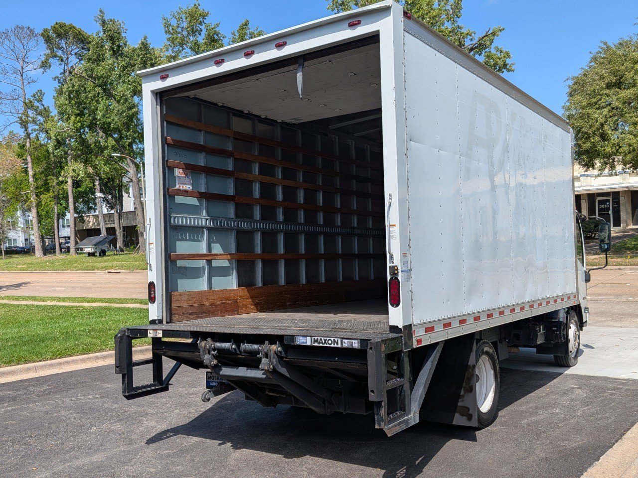 Used 2018 Isuzu NPR image 6