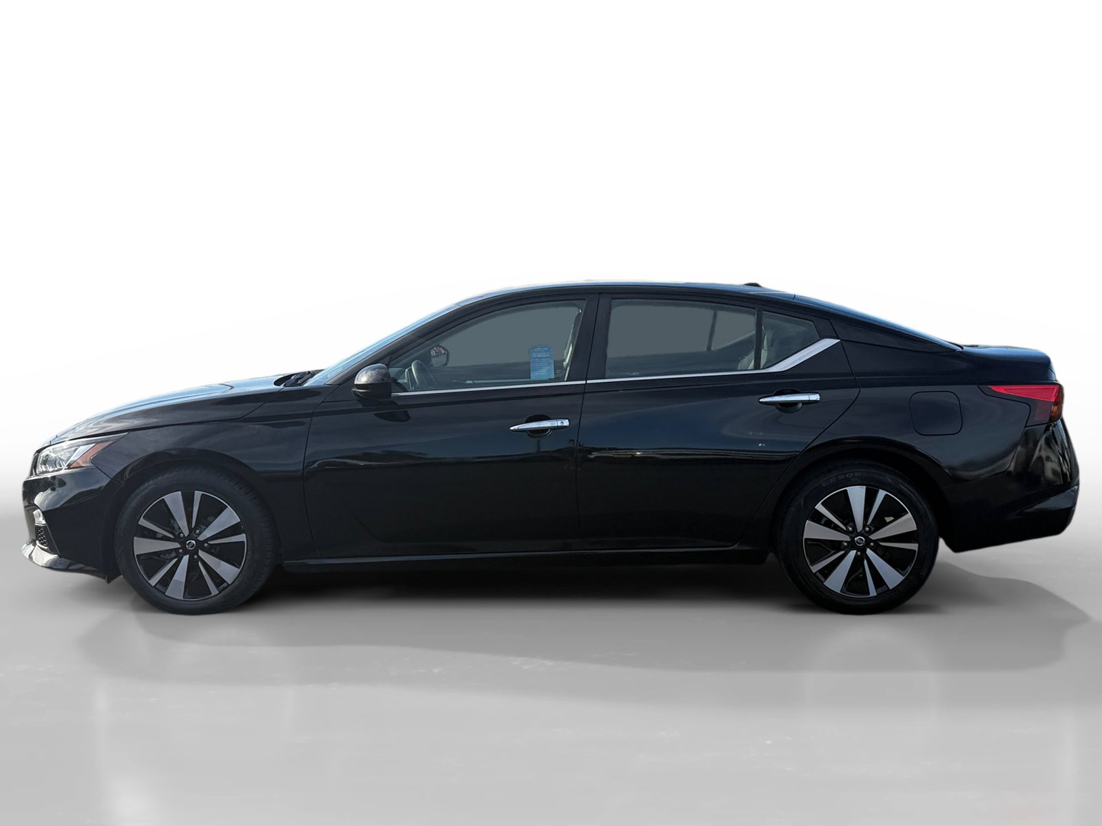 Used 2022 Nissan Altima 2.5 SV image 2
