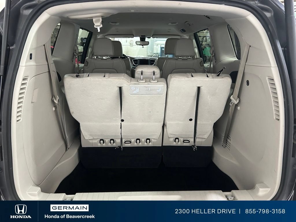 Used 2018 Chrysler Pacifica Touring-L FWD image 30