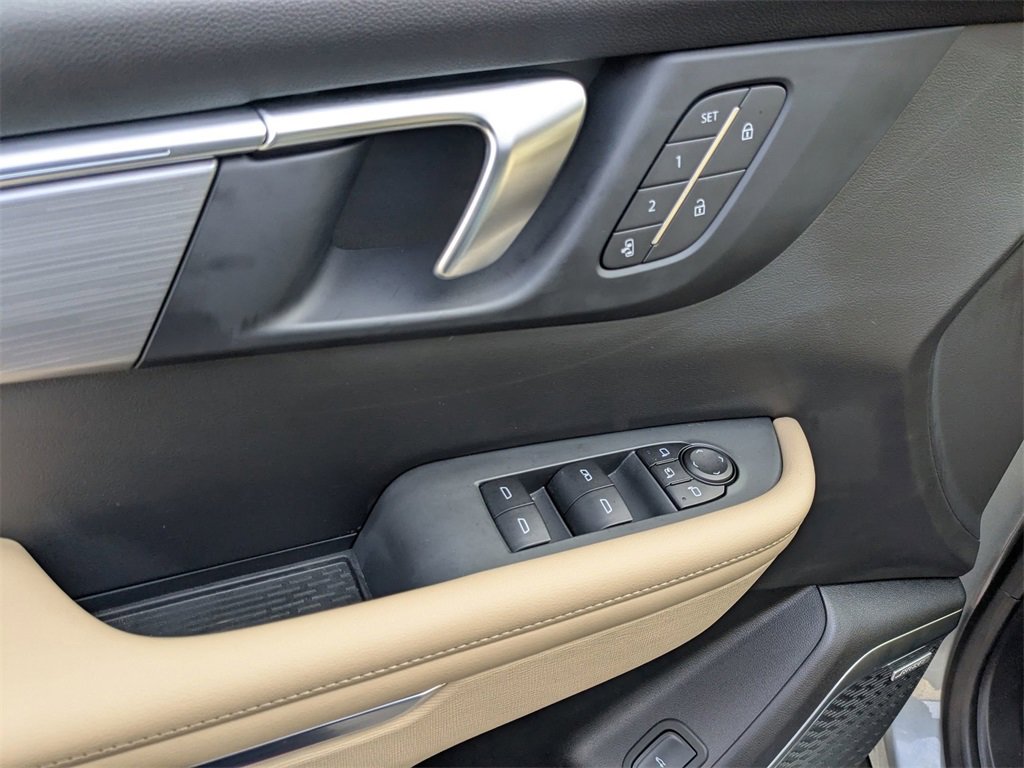 Certified 2025 Buick Enclave Preferred w/ Power Package image 12