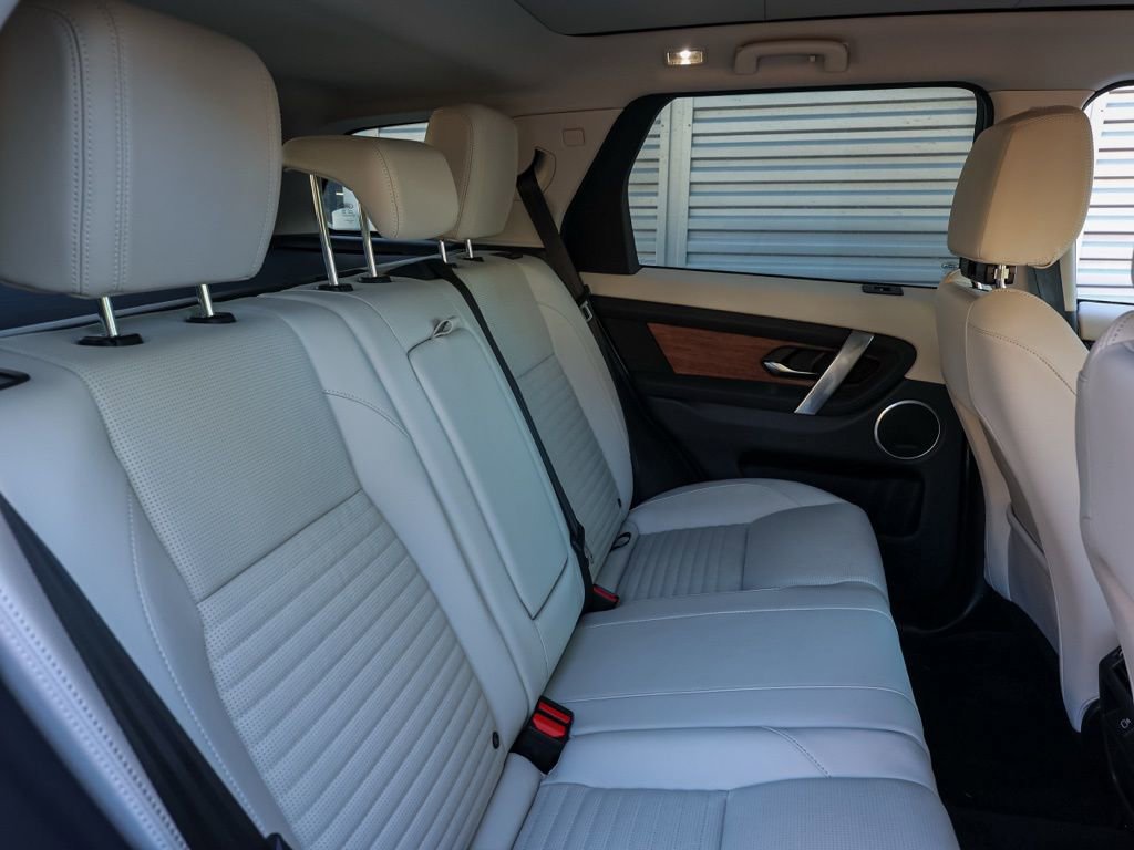 Used 2023 Land Rover Discovery Sport SE image 17