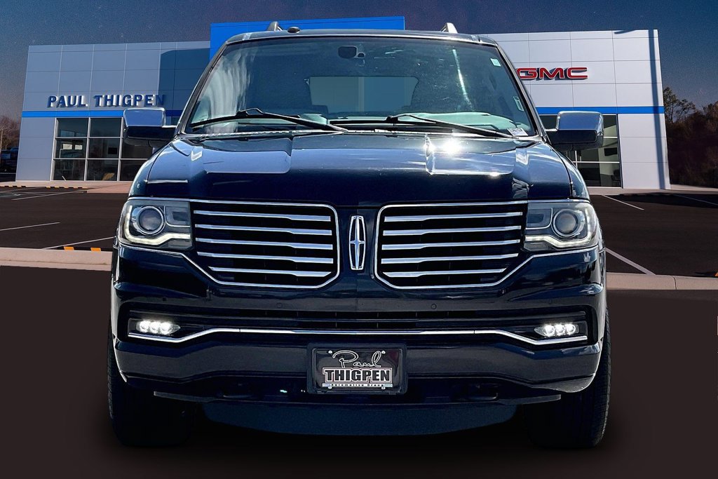 Used 2016 Lincoln Navigator L Select RWD image 2