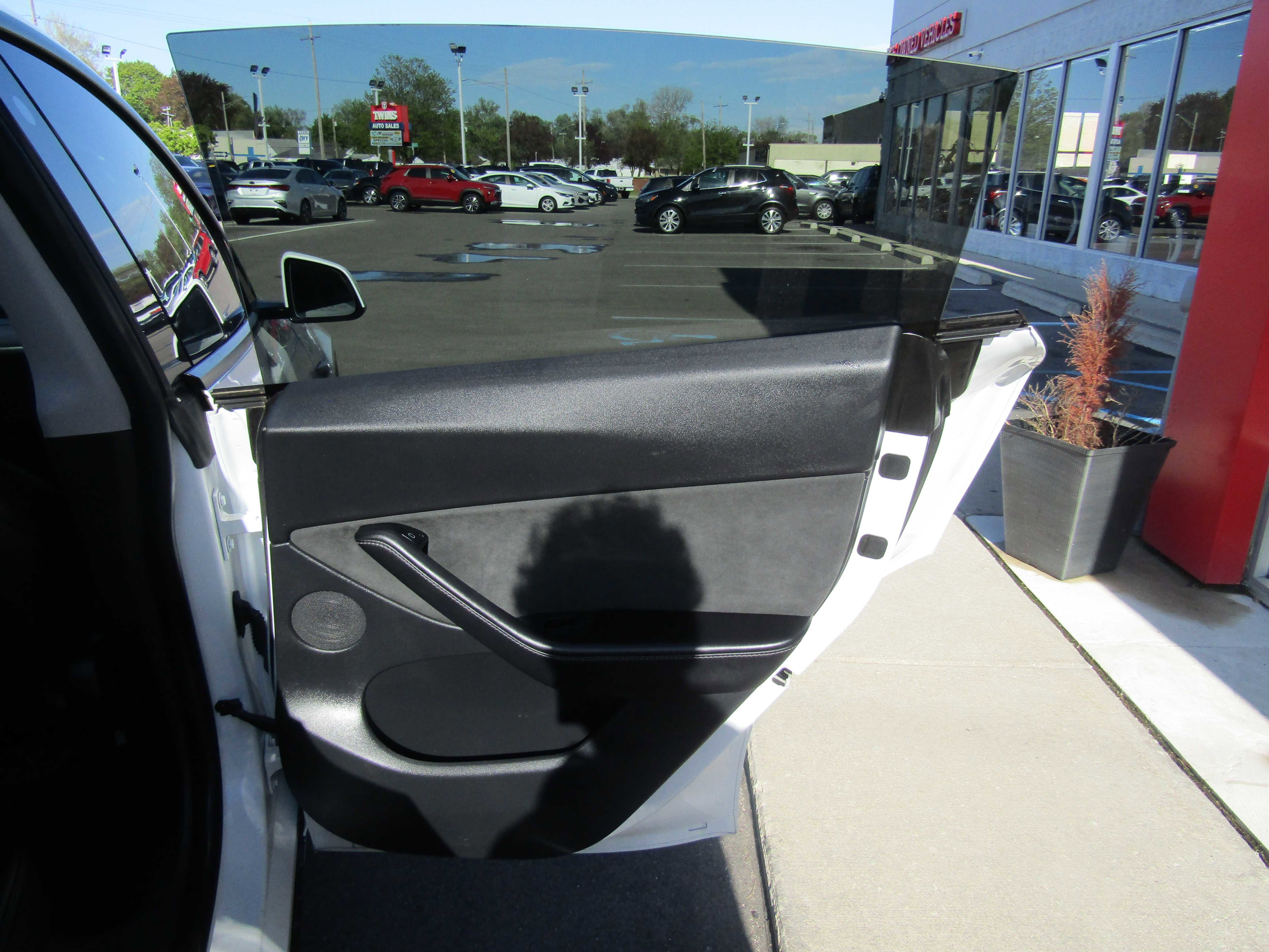 Used 2021 Tesla Model Y Long Range AWD/4WD image 15