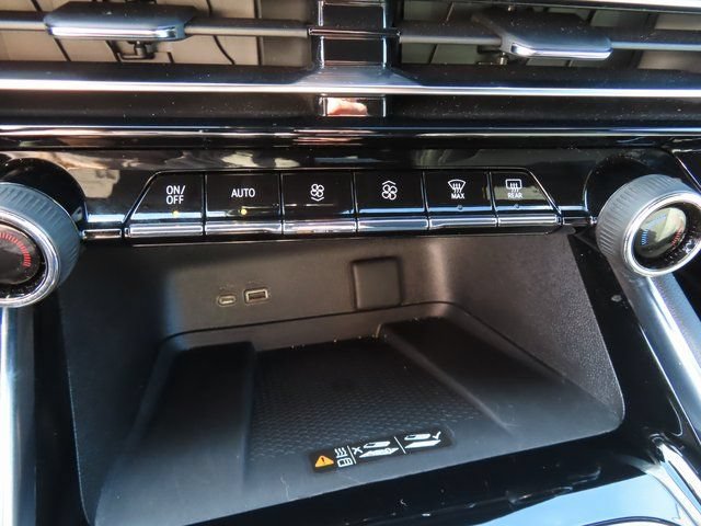 Used 2025 Chevrolet Traverse LT AWD/4WD image 26
