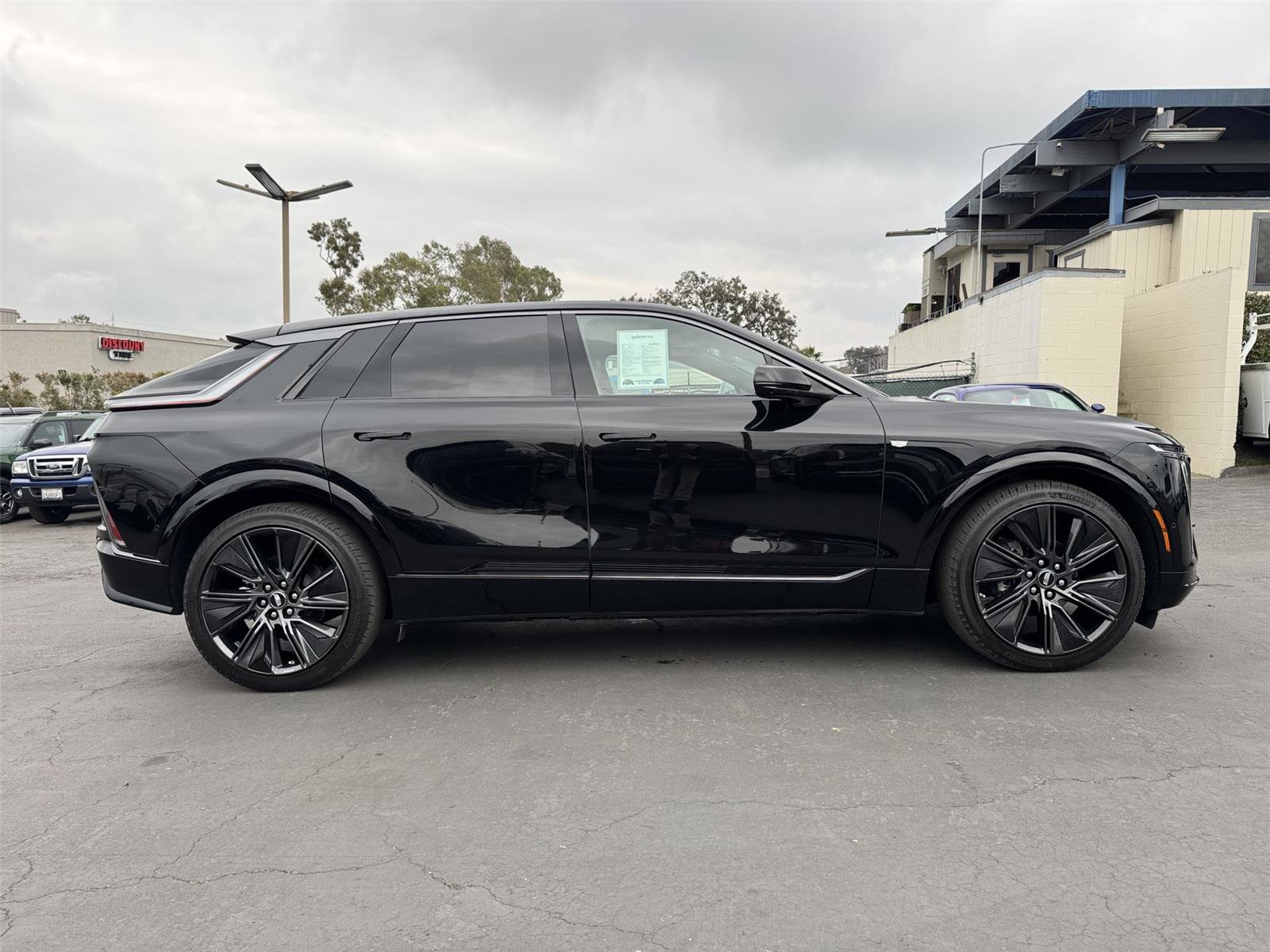 Used 2024 Cadillac Lyriq Sport image 7