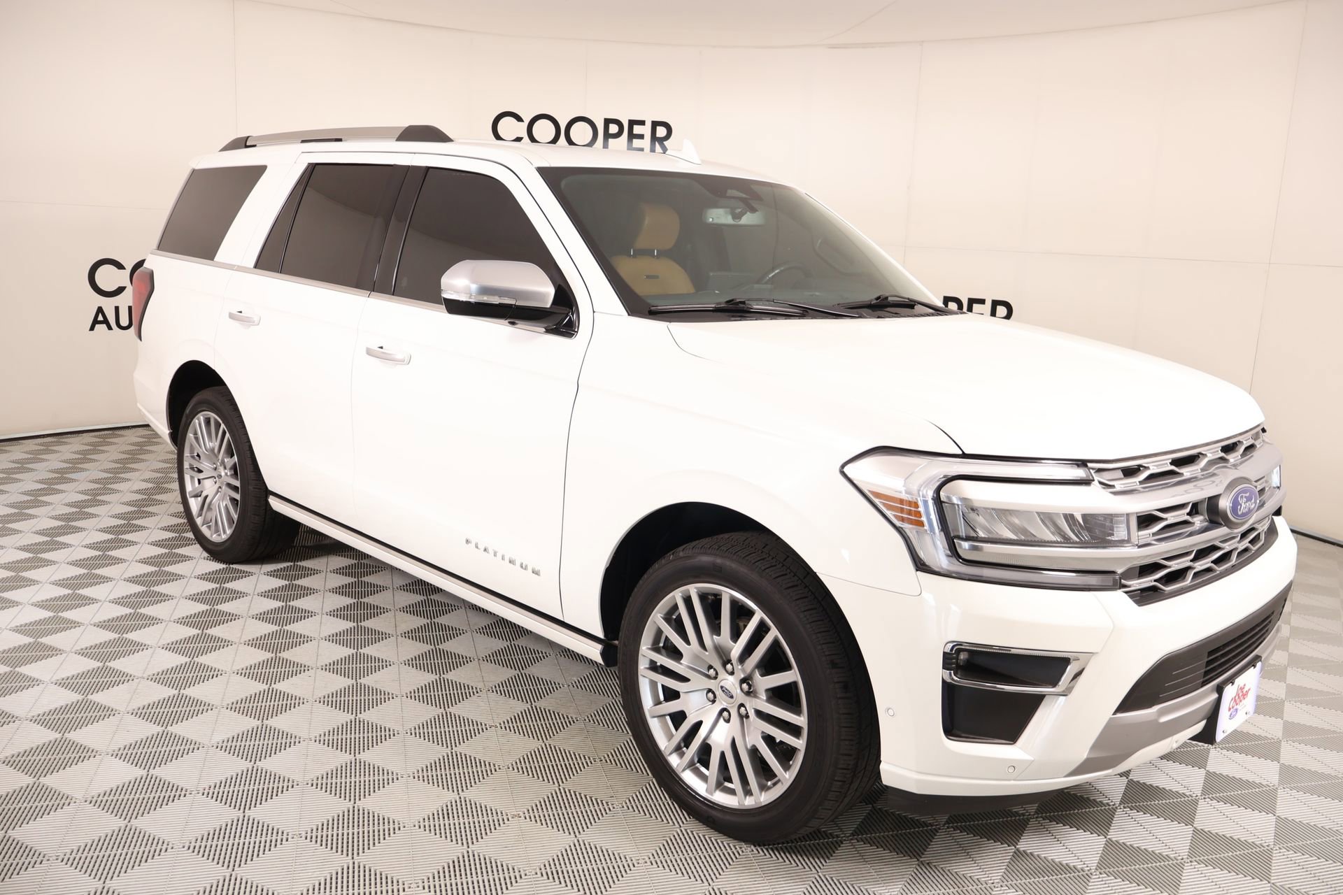 Used 2024 Ford Expedition Platinum AWD/4WD image 1