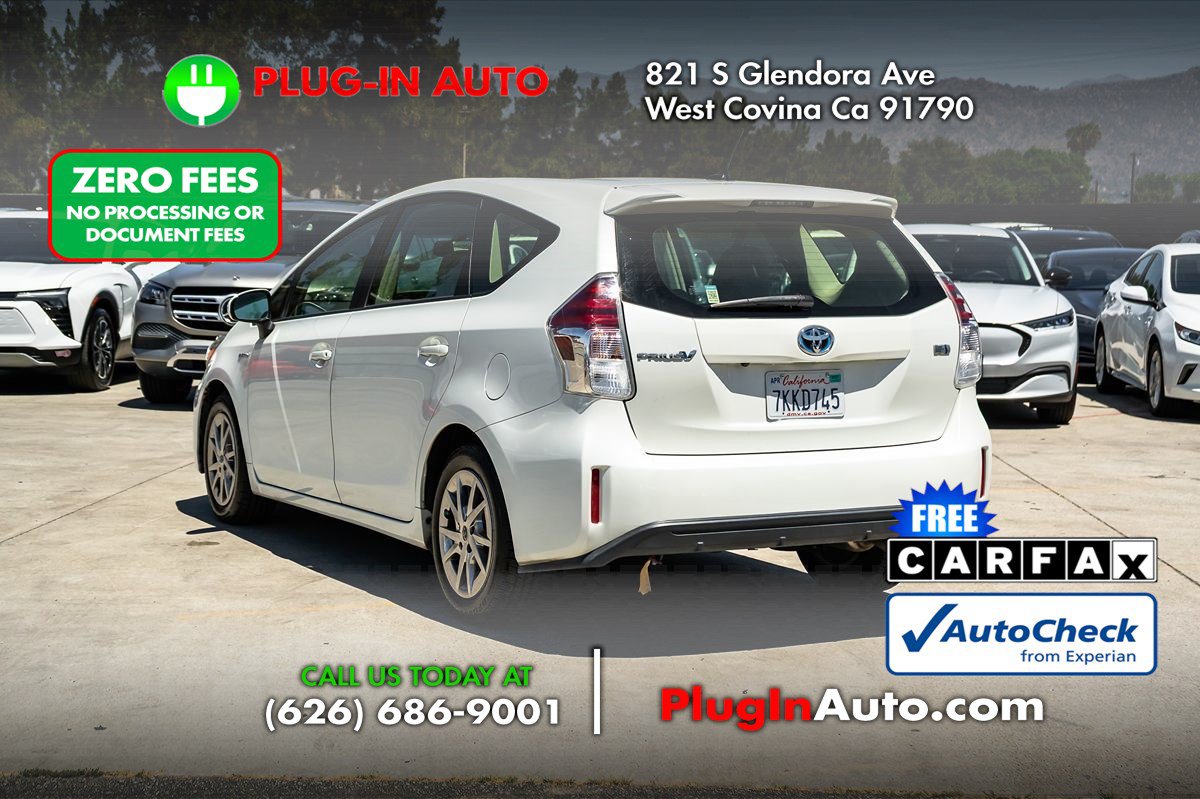 Used 2015 Toyota Prius V Four FWD image 2