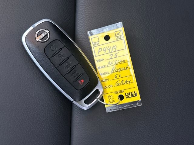 Used 2025 Nissan Rogue SL w/ Tech Package image 29