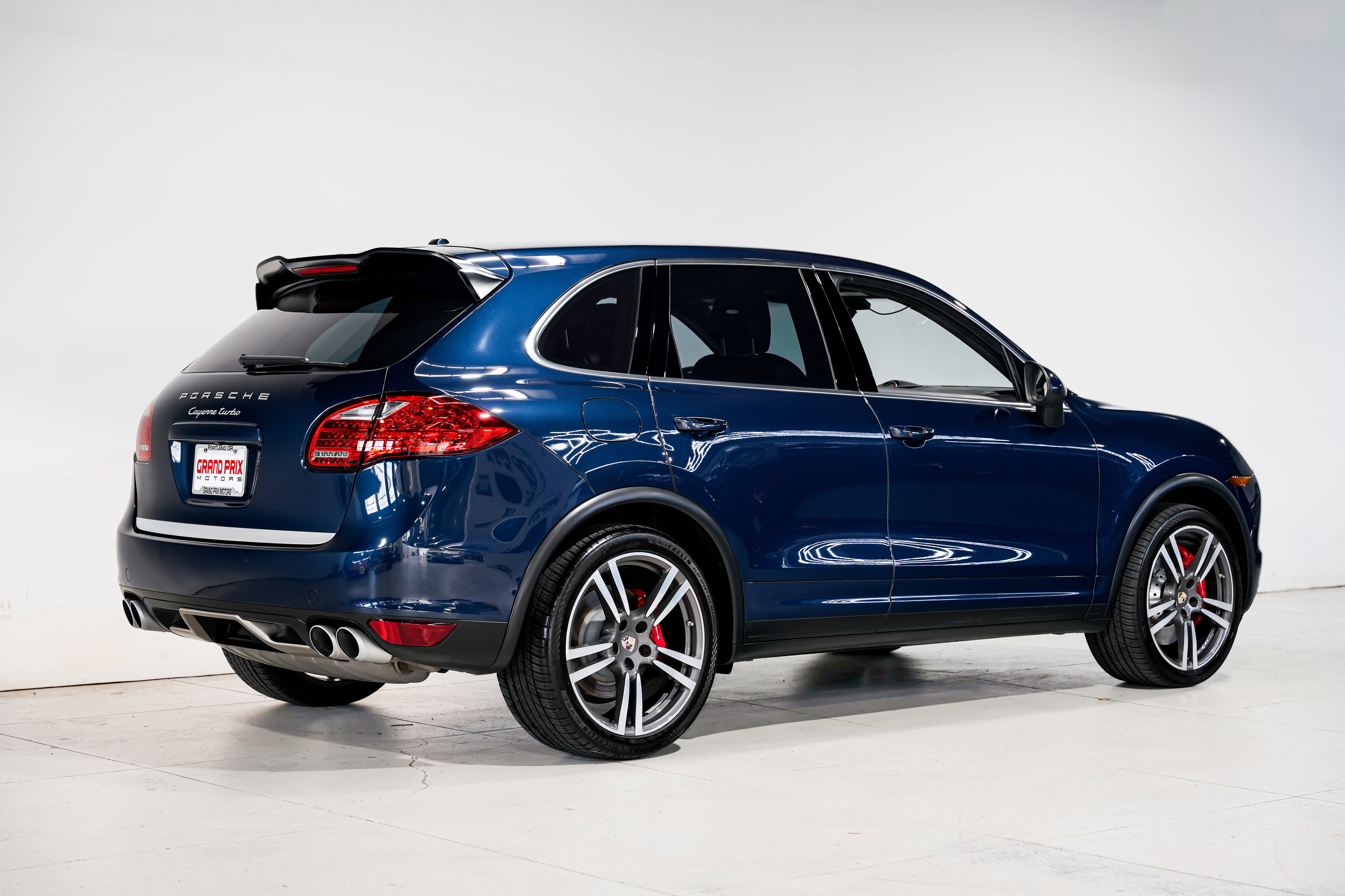 Used 2012 Porsche Cayenne Turbo image 3