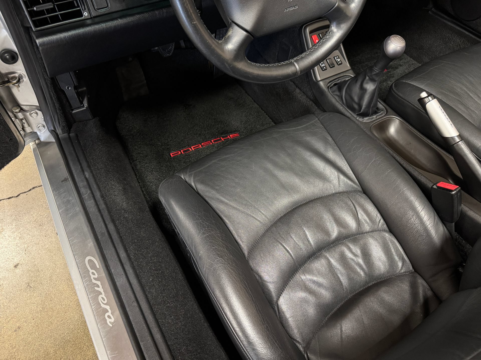 Used 1998 Porsche 911 Carrera RWD image 41