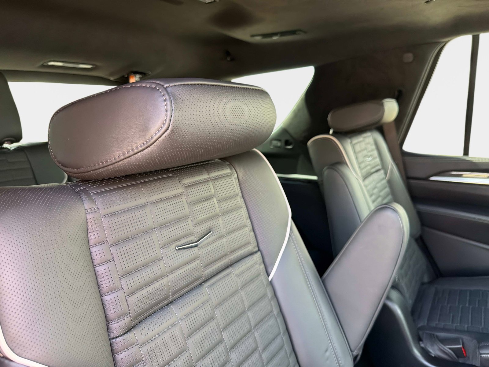 Used 2026 Cadillac Escalade V w/ LPO, ONYX Package AWD/4WD image 27
