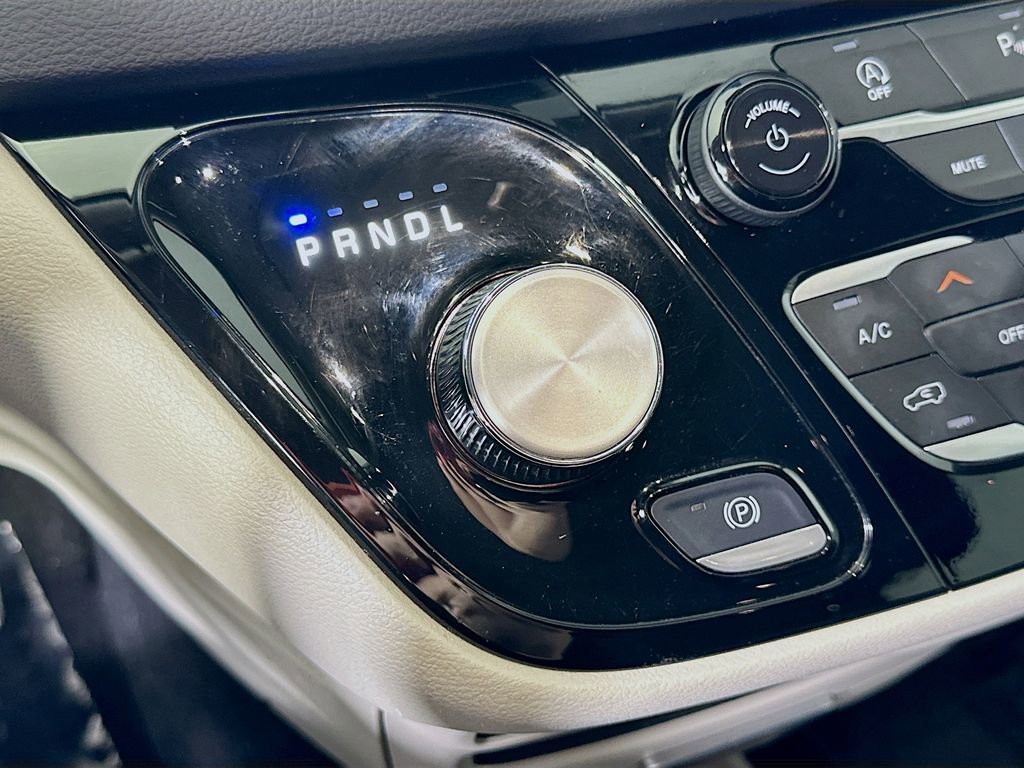 Used 2024 Chrysler Voyager LX FWD image 33