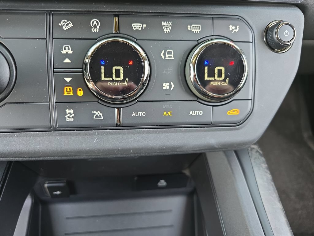 New 2026 Land Rover Defender 110 OCTA AWD/4WD image 25