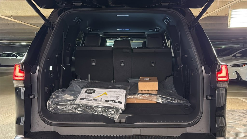 New 2025 Lexus LX 600 4WD w/ Luxury Package image 9