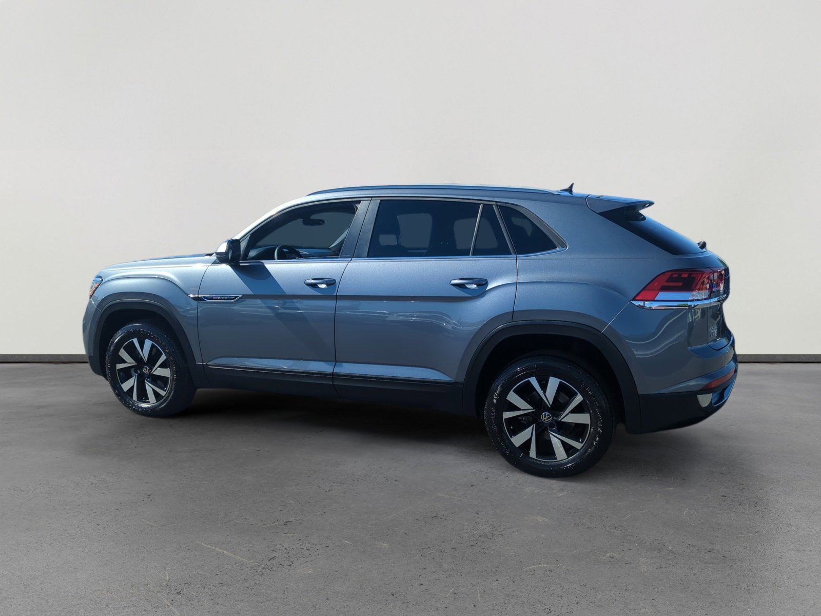 Certified 2022 Volkswagen Atlas Cross Sport SE image 3