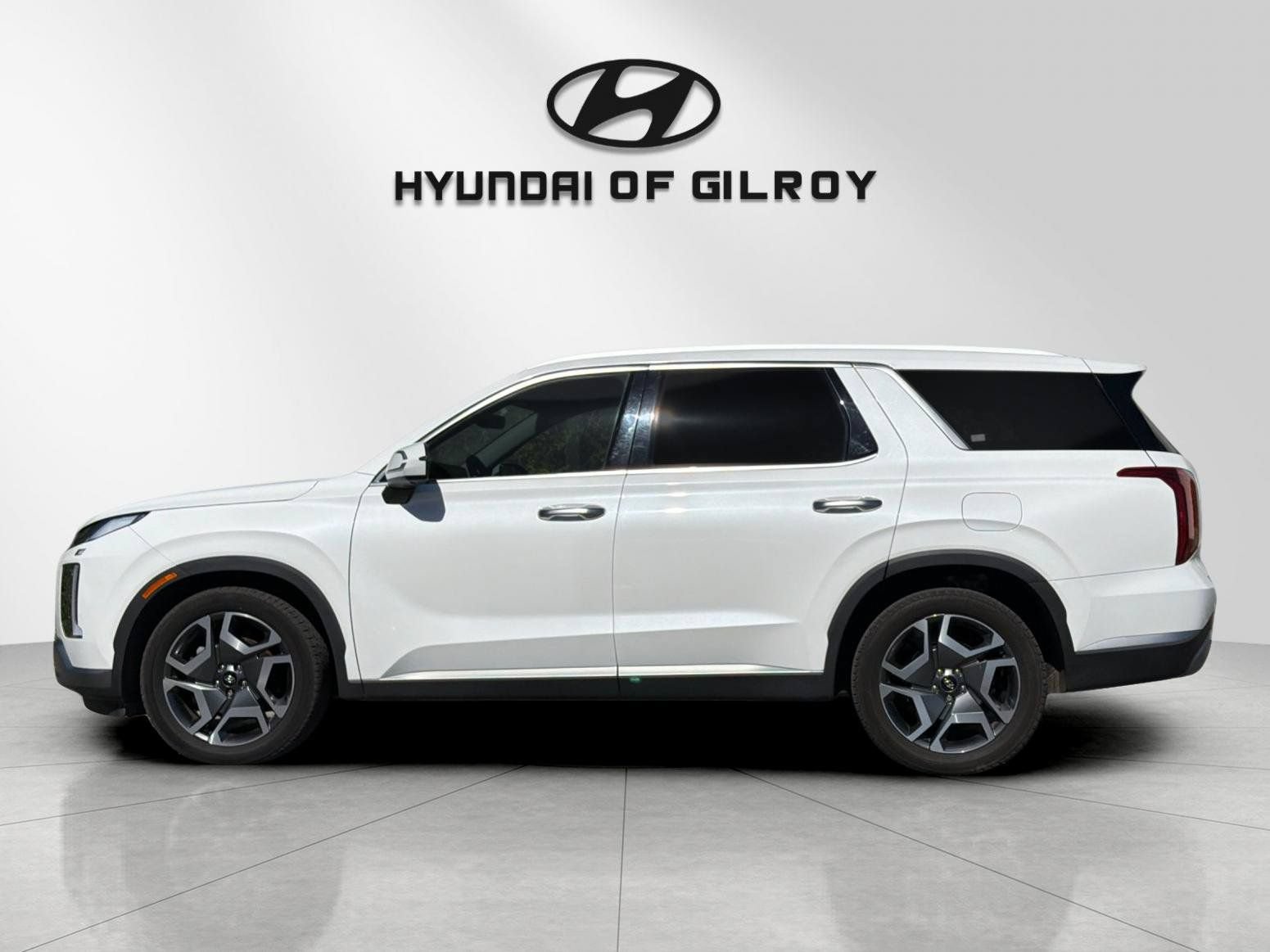 Used 2023 Hyundai Palisade SEL AWD/4WD image 2