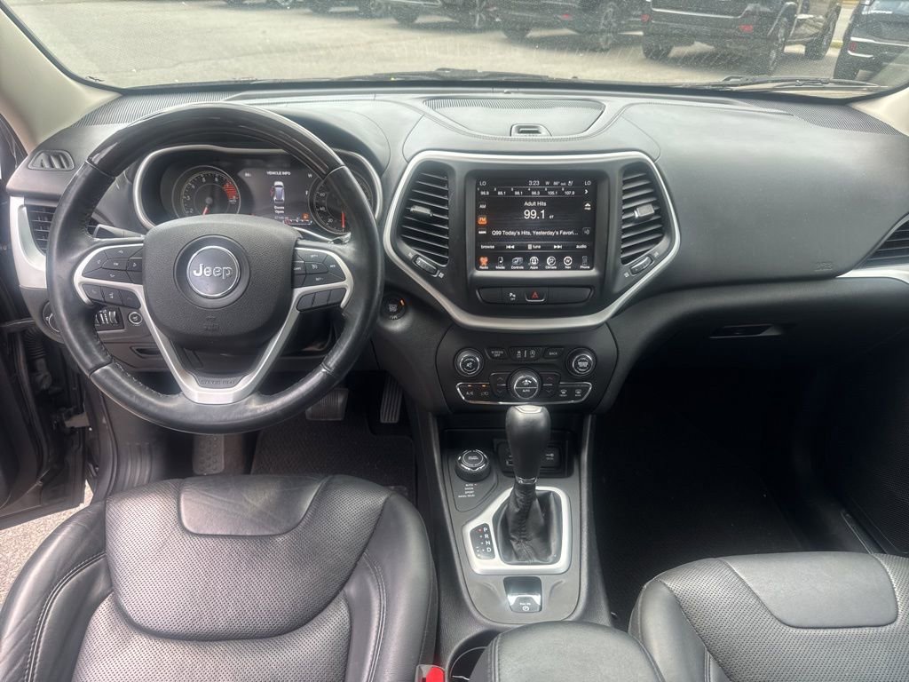 Used 2018 Jeep Cherokee Overland AWD/4WD image 11