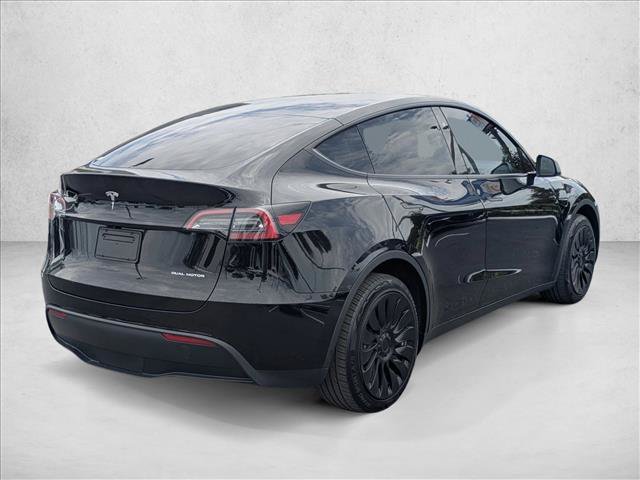 Used 2024 Tesla Model Y Long Range AWD/4WD image 5